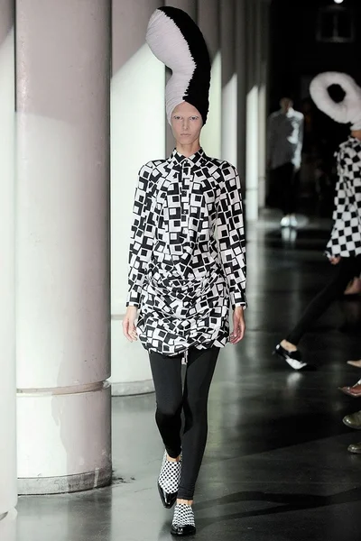 Look 32
